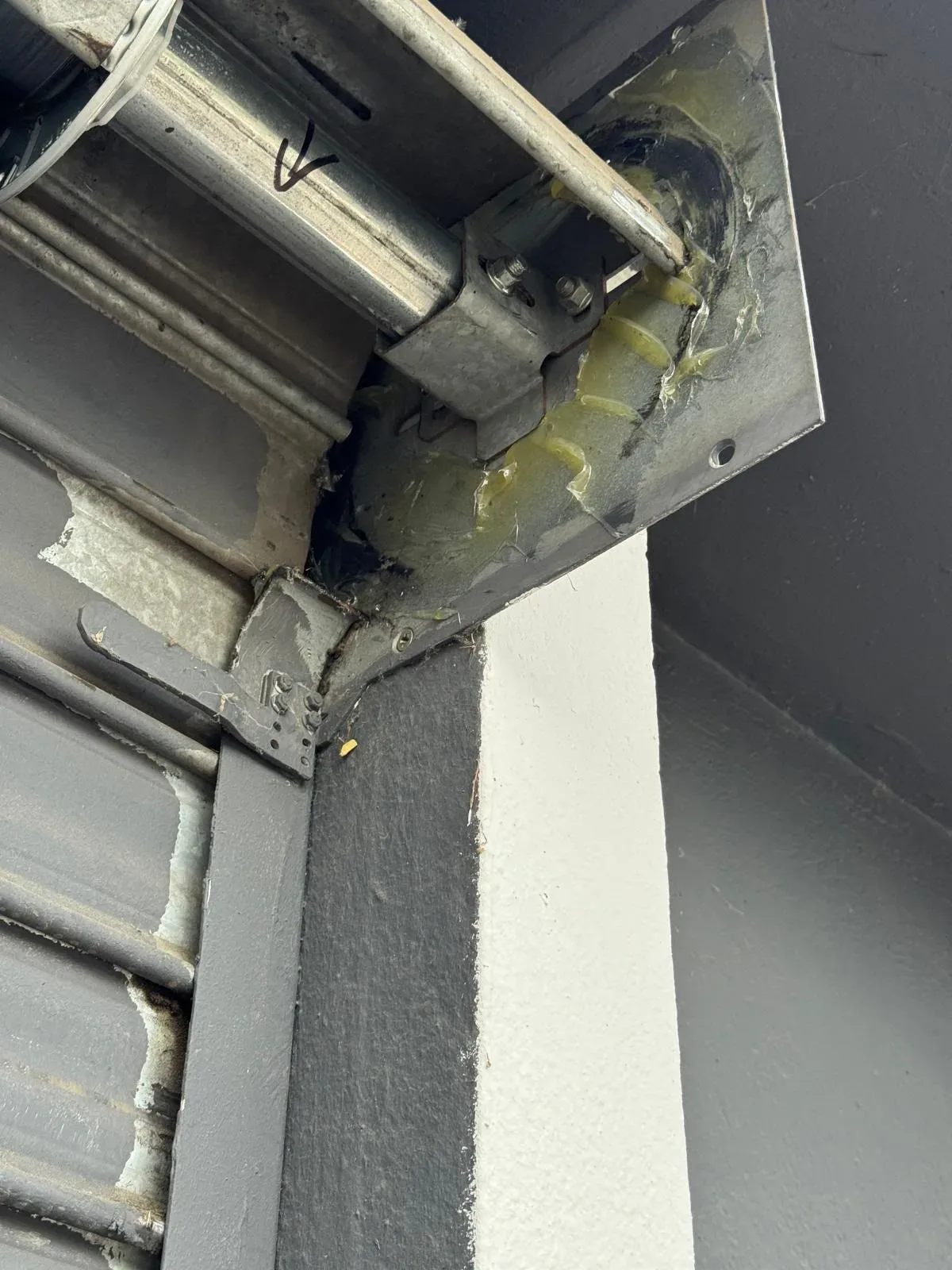 Entretien et maintenance de rideau métallique à Paris
